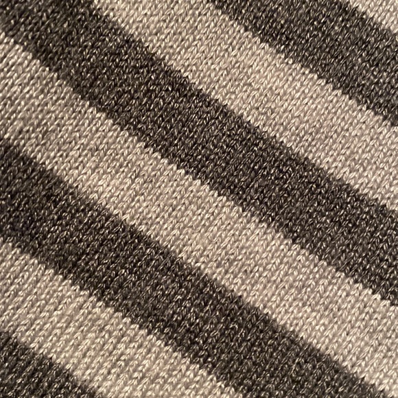 Fine knit, light weight gray turtleneck sweater - Picture 2 of 6